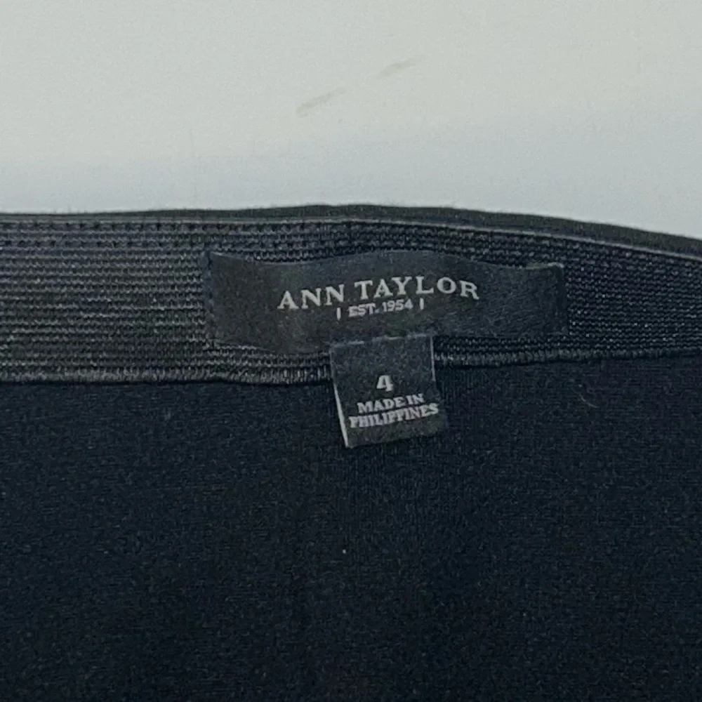 Ann Taylor womens black exposed‎ side zipper elastic waist straight skirt size 4